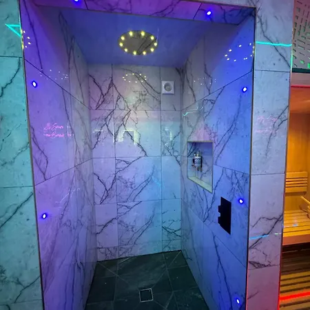 Highfield Private * Bradford (West Yorkshire)