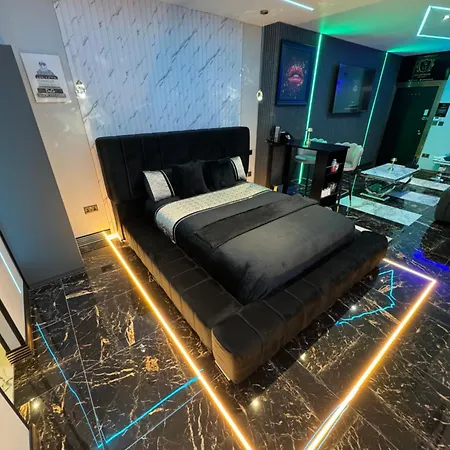 Highfield Private * Bradford (West Yorkshire)