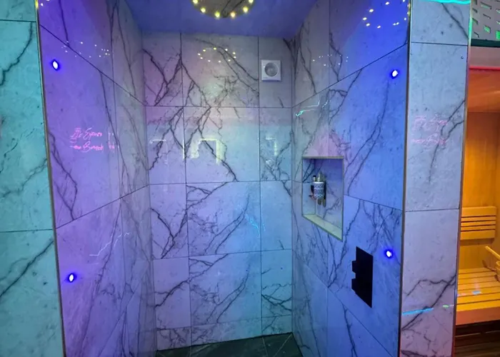 Highfield Private * Bradford (West Yorkshire)